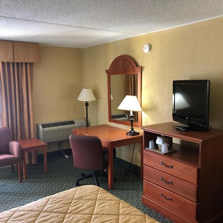 Rodeway Inn Joint Base Andrews Area Camp Springs Eksteriør billede