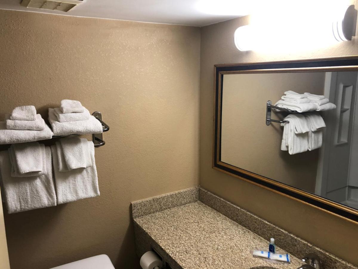 Rodeway Inn Joint Base Andrews Area Camp Springs Eksteriør billede