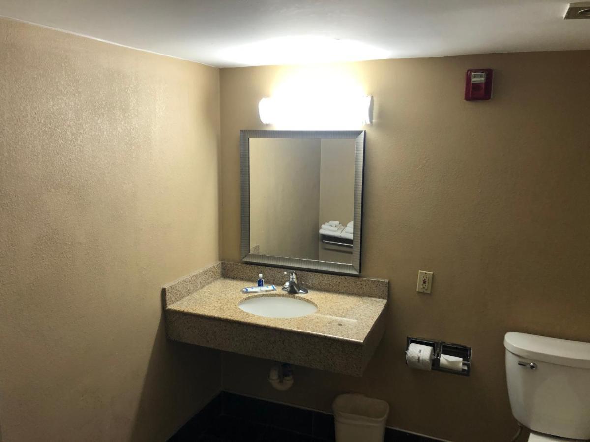 Rodeway Inn Joint Base Andrews Area Camp Springs Eksteriør billede