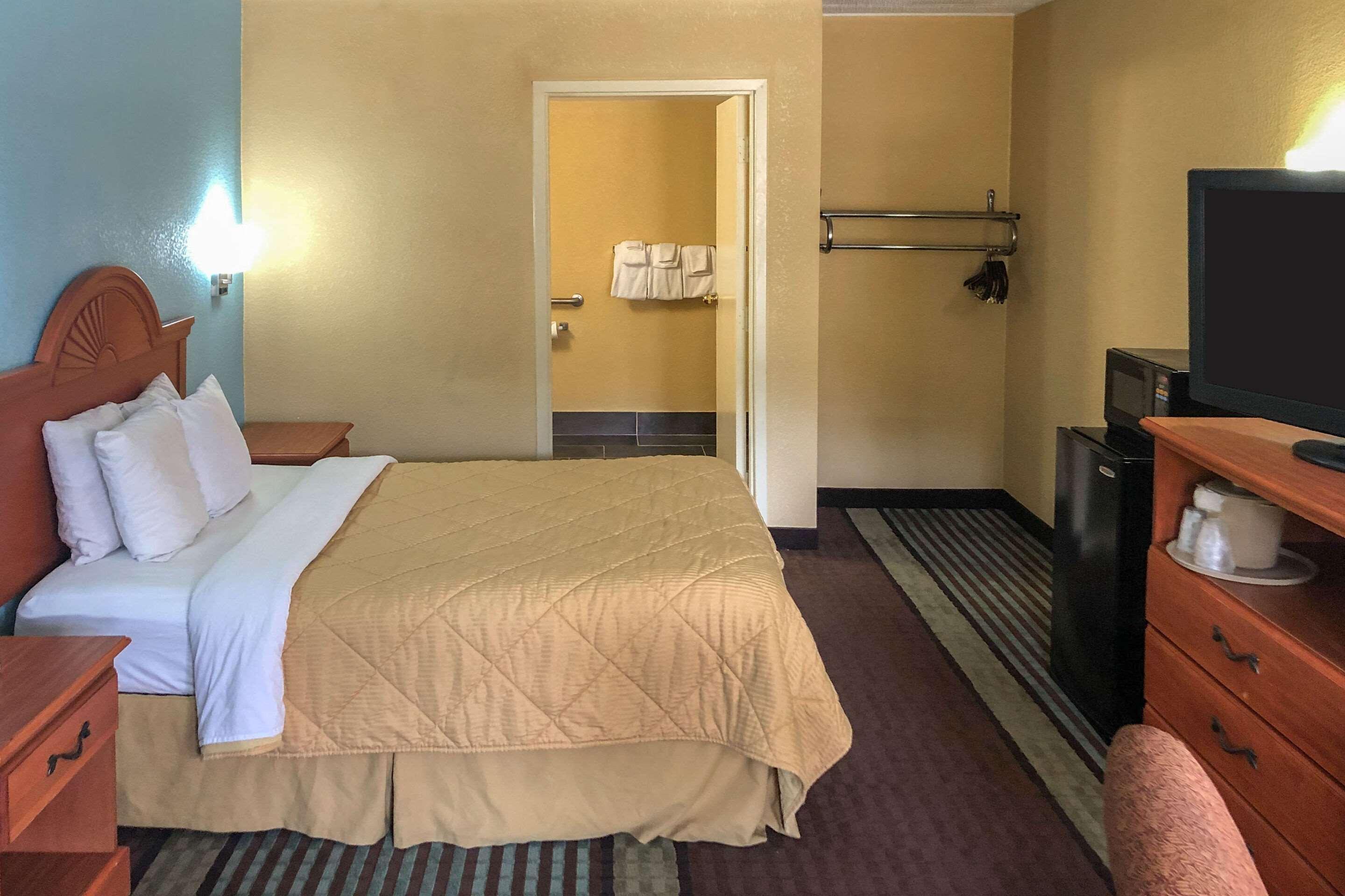 Rodeway Inn Joint Base Andrews Area Camp Springs Eksteriør billede