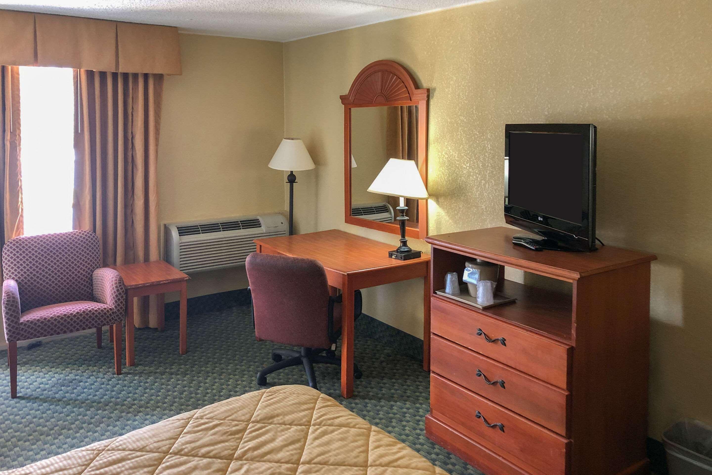 Rodeway Inn Joint Base Andrews Area Camp Springs Eksteriør billede