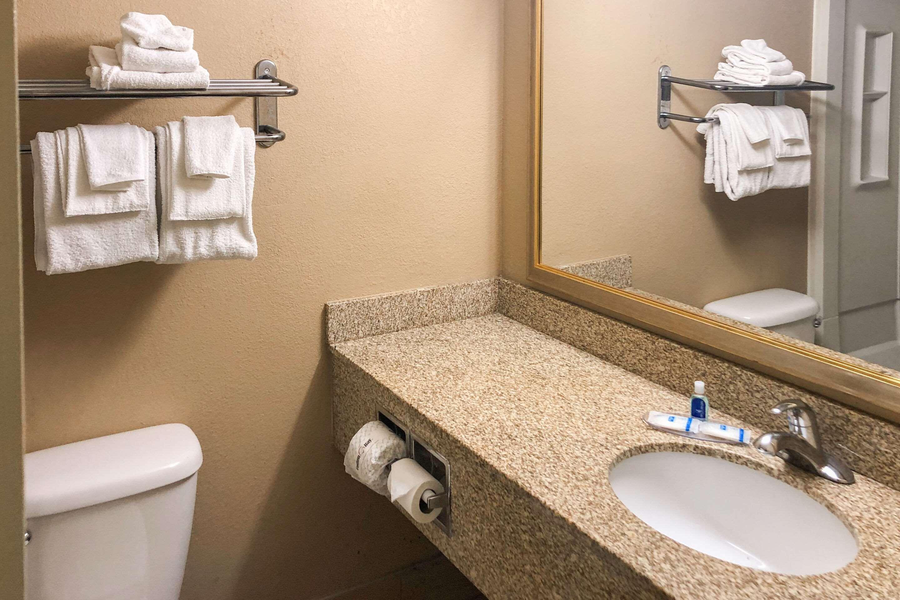 Rodeway Inn Joint Base Andrews Area Camp Springs Eksteriør billede