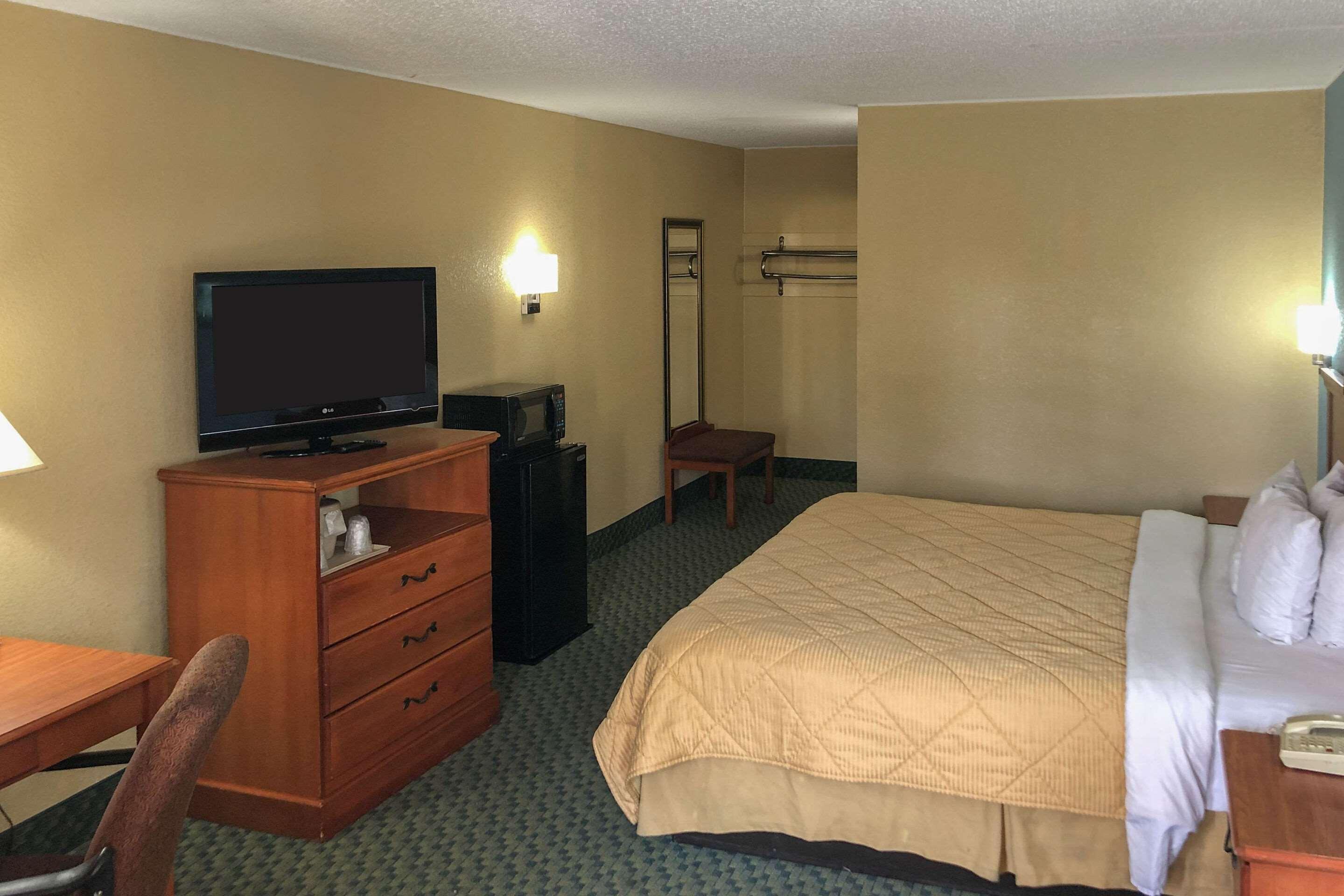 Rodeway Inn Joint Base Andrews Area Camp Springs Eksteriør billede