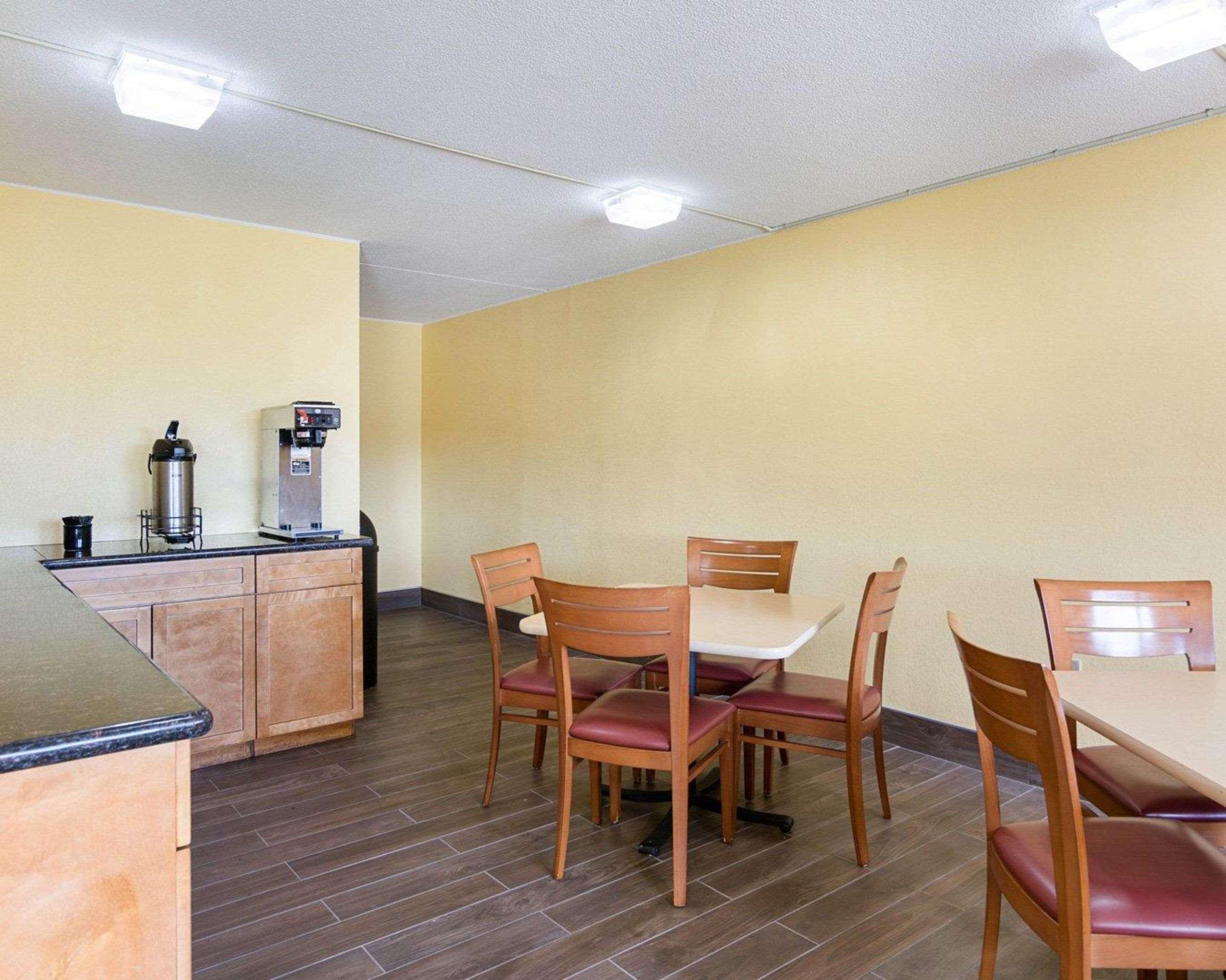 Rodeway Inn Joint Base Andrews Area Camp Springs Eksteriør billede