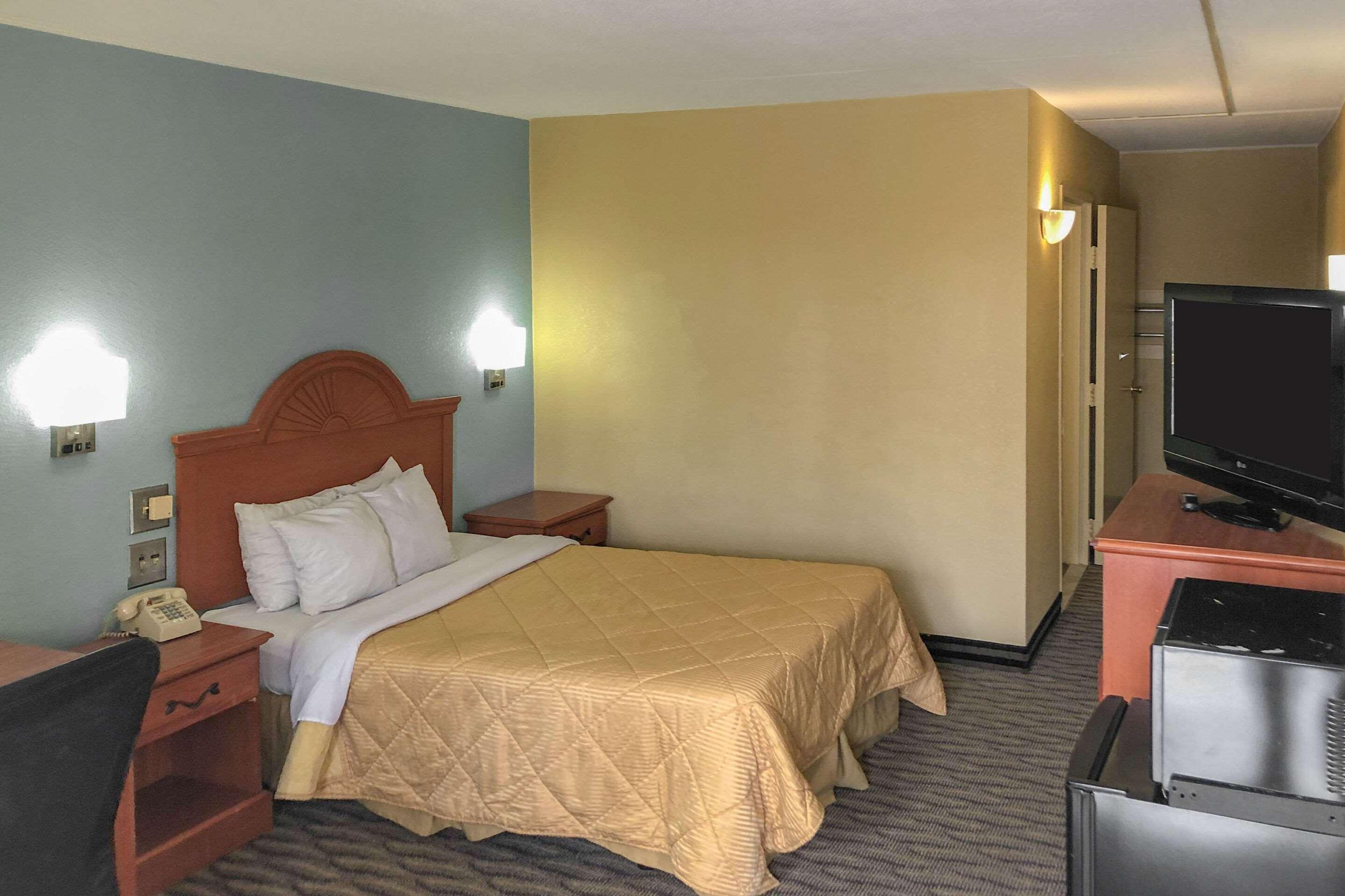 Rodeway Inn Joint Base Andrews Area Camp Springs Eksteriør billede